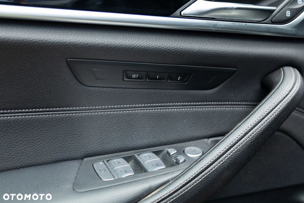 BMW Seria 5 530e - 19