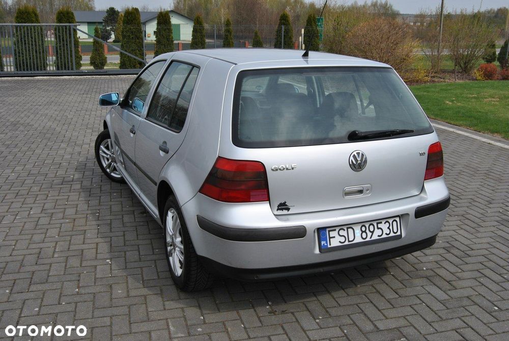 Volkswagen Golf 1.6 Comfortline - 3