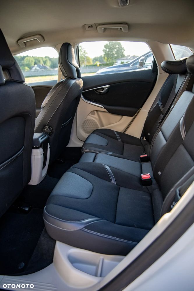 Volvo V40 D2 Momentum - 9