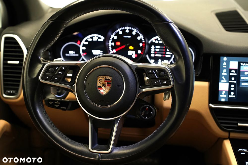 Porsche Cayenne Standard - 25