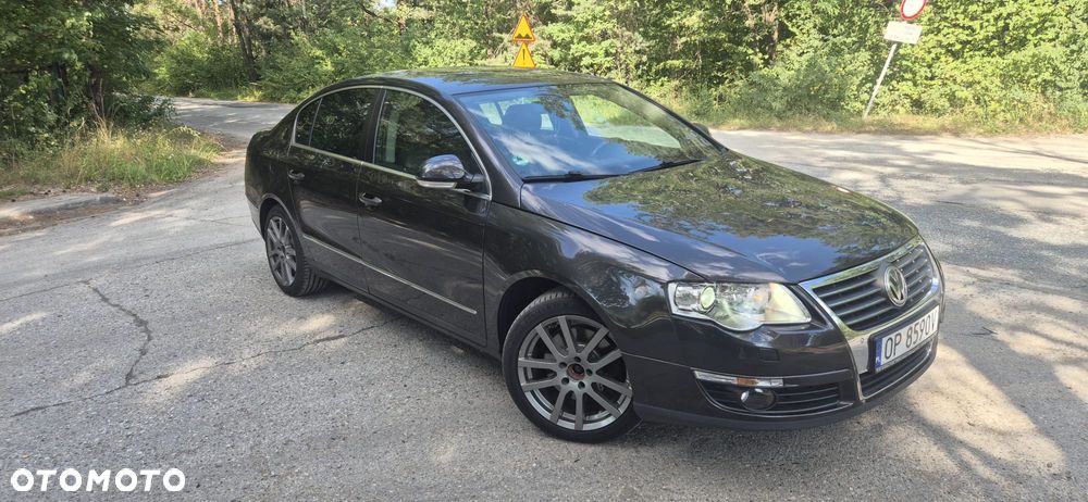 Volkswagen Passat - 1