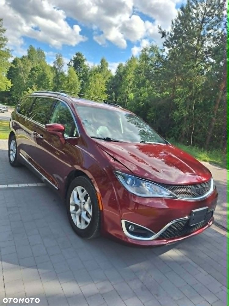 Chrysler Pacifica - 4
