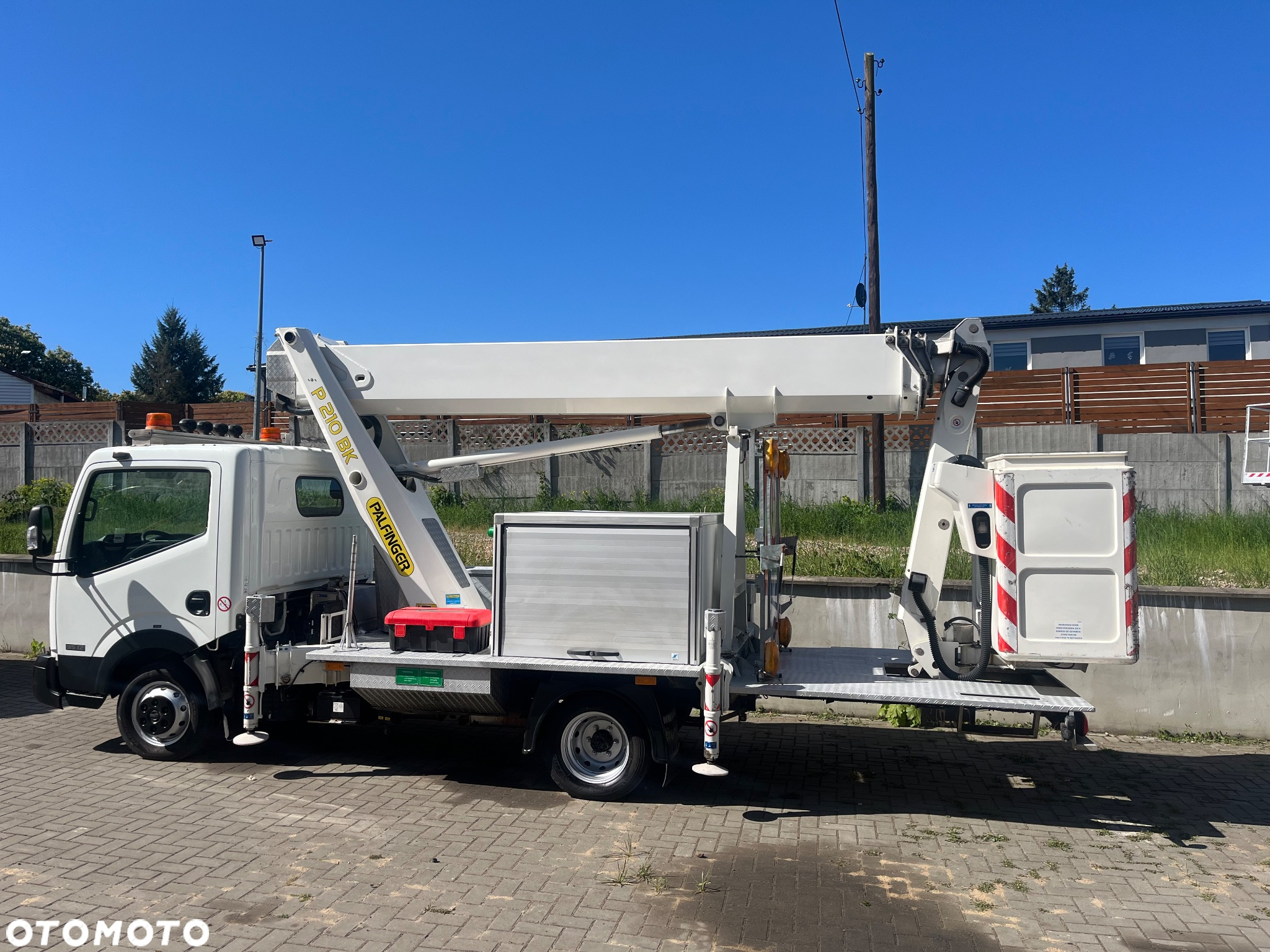 Nissan Podnośnik Koszowy Zwyżka Palfinger 210Bk 21 Metrów 16 w bok ! PILOT NA KABLU!! UDT !! Kosz 1000V Izolowany Jak Wumag Ruthmann Gsr - 3