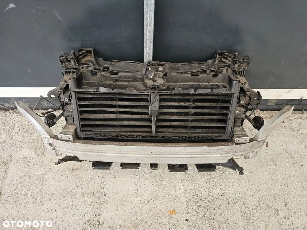 PAS PRZEDNI CHŁODNICE AUDI Q7 4M 3.0 TDI - 2