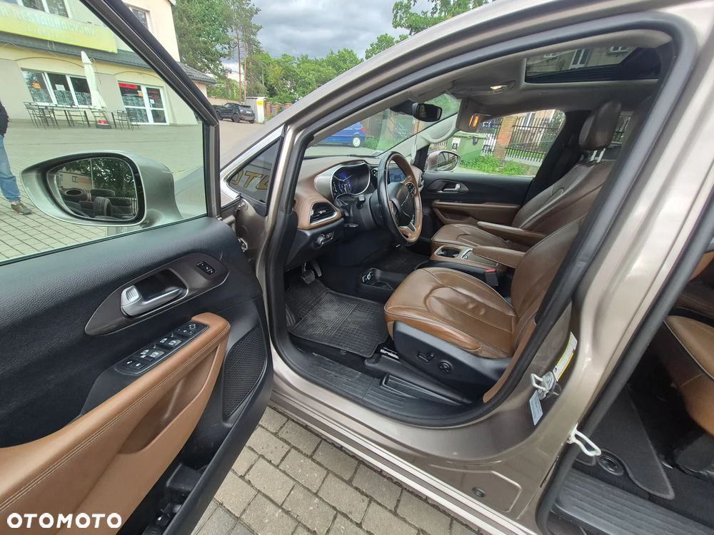 Chrysler Pacifica - 16