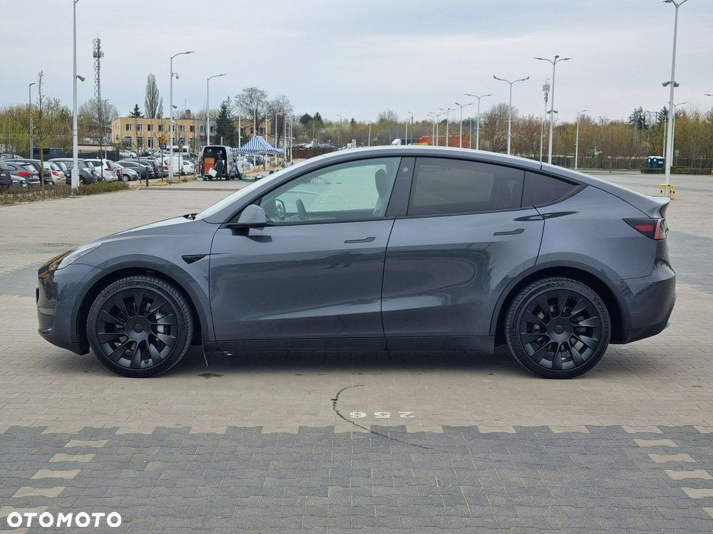 Tesla Model Y Long Range AWD - 2