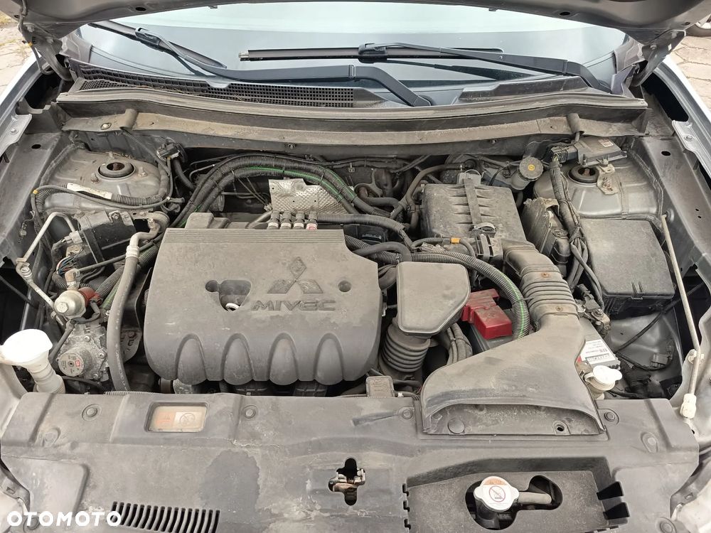 Mitsubishi Outlander 2.0 2WD Plus - 13