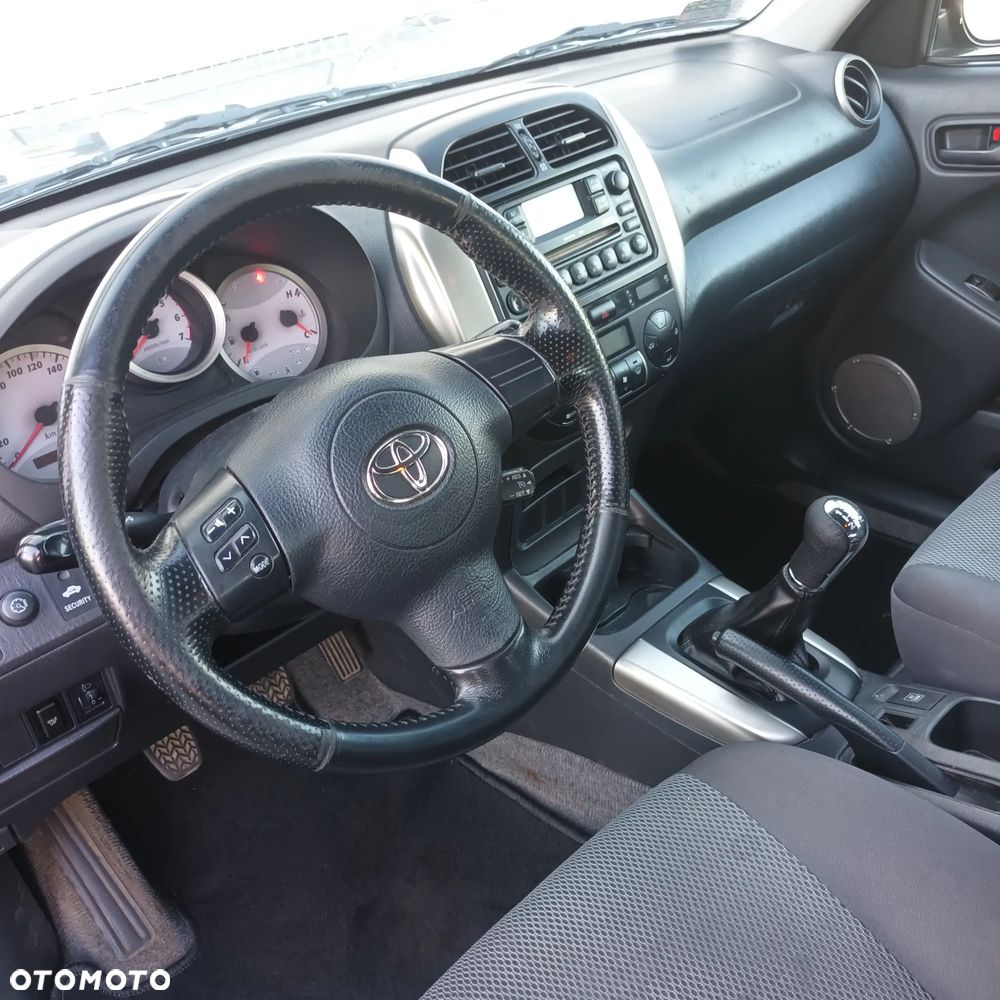 Toyota RAV4 - 11