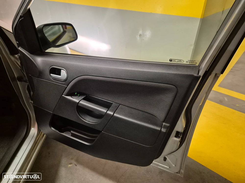 Ford Fiesta 1.25 Trend - 34