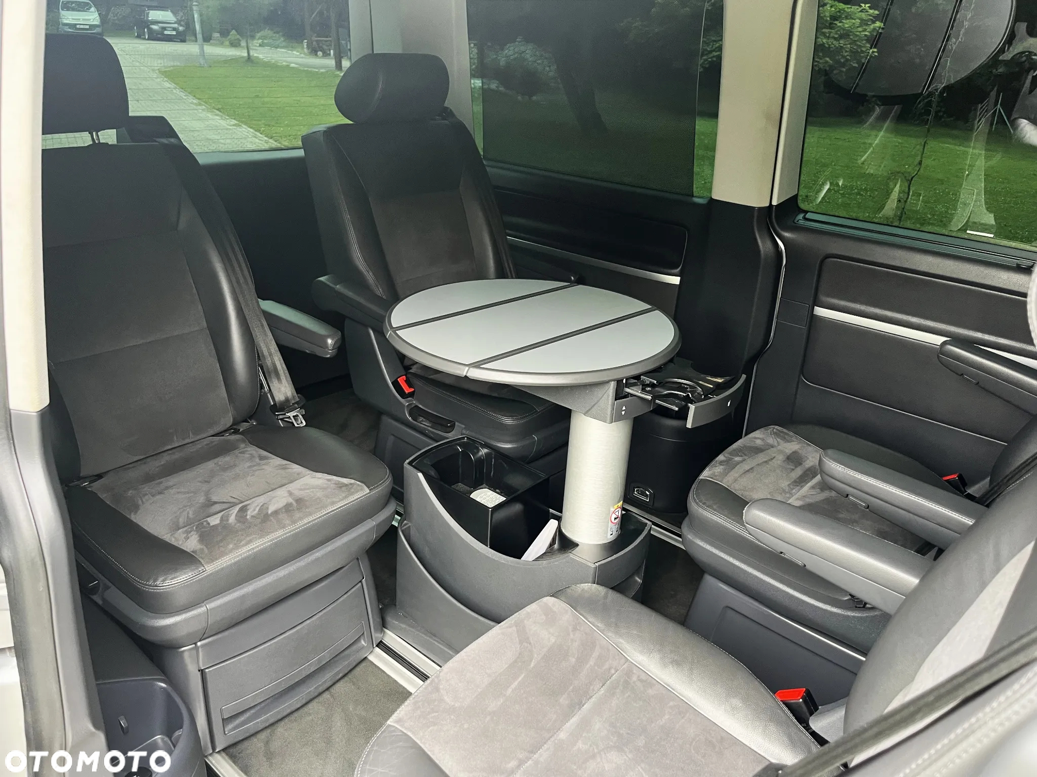 Volkswagen Multivan - 21