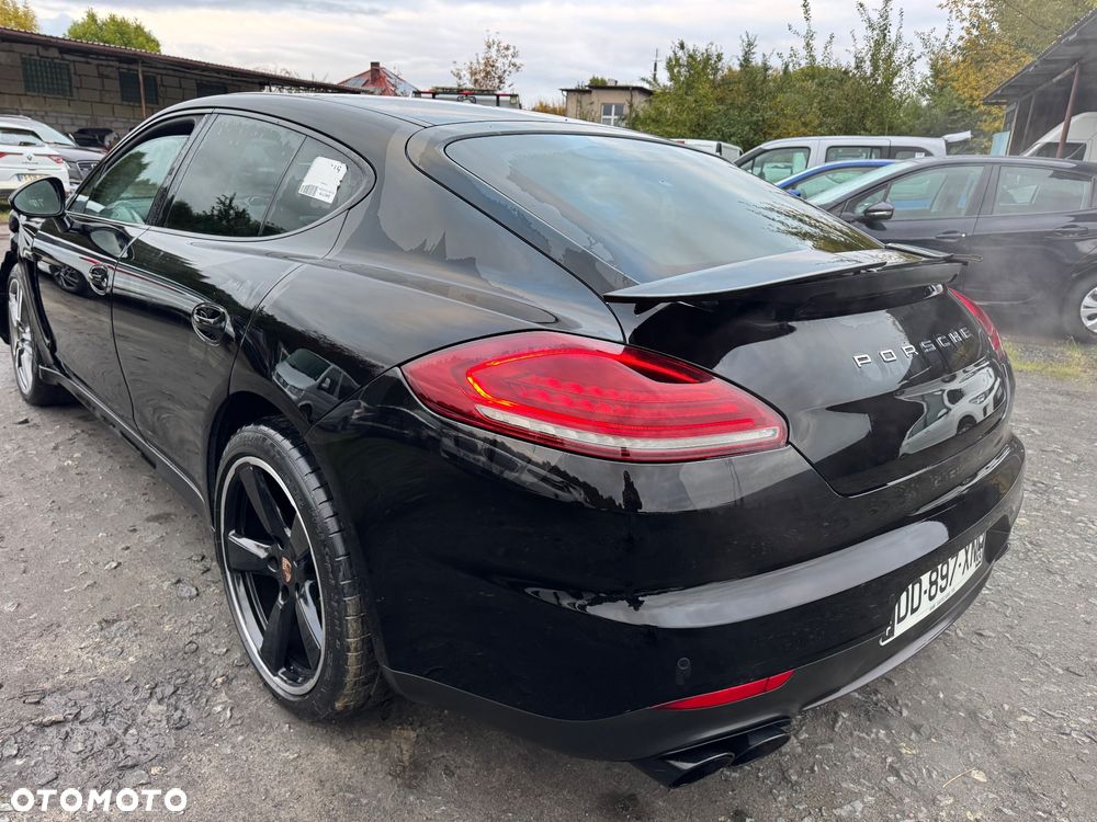 Porsche Panamera GTS PDK - 36