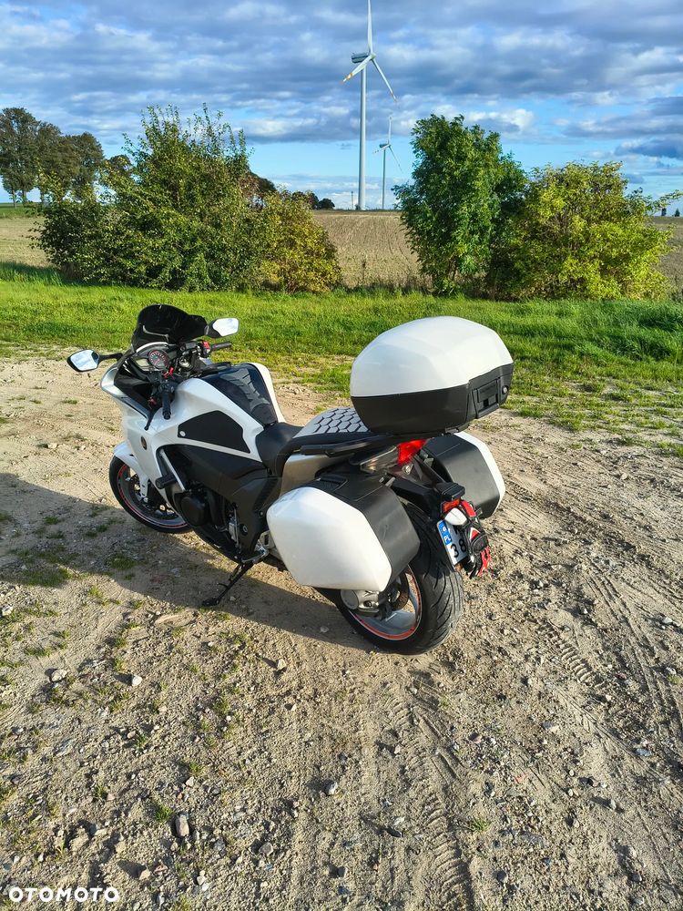 Honda VFR - 3