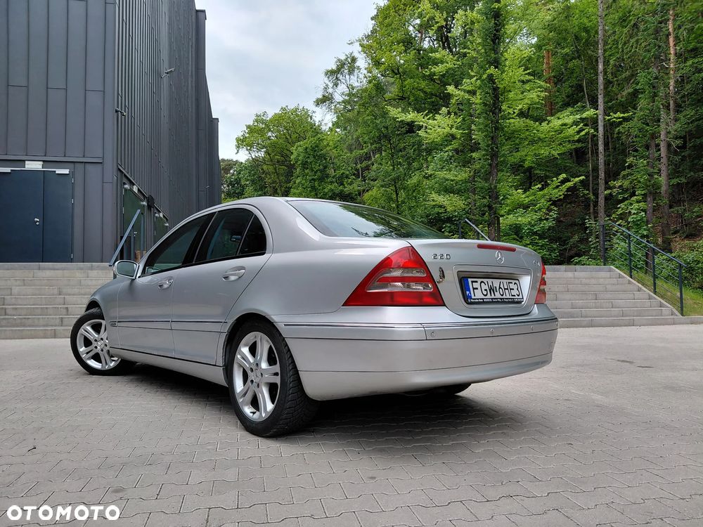 Mercedes-Benz Klasa C 220 CDI Elegance - 33