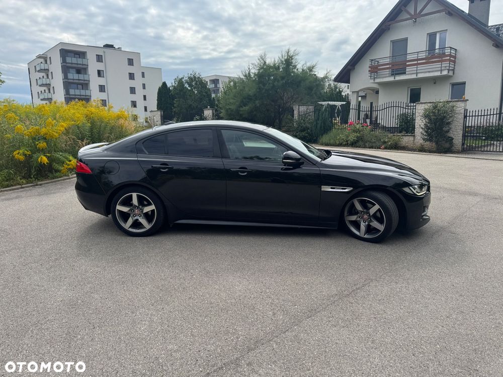 Jaguar XE 2.0 D R-Sport - 3
