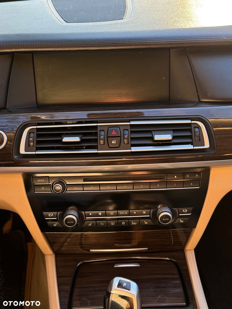 BMW Seria 7 730d - 29