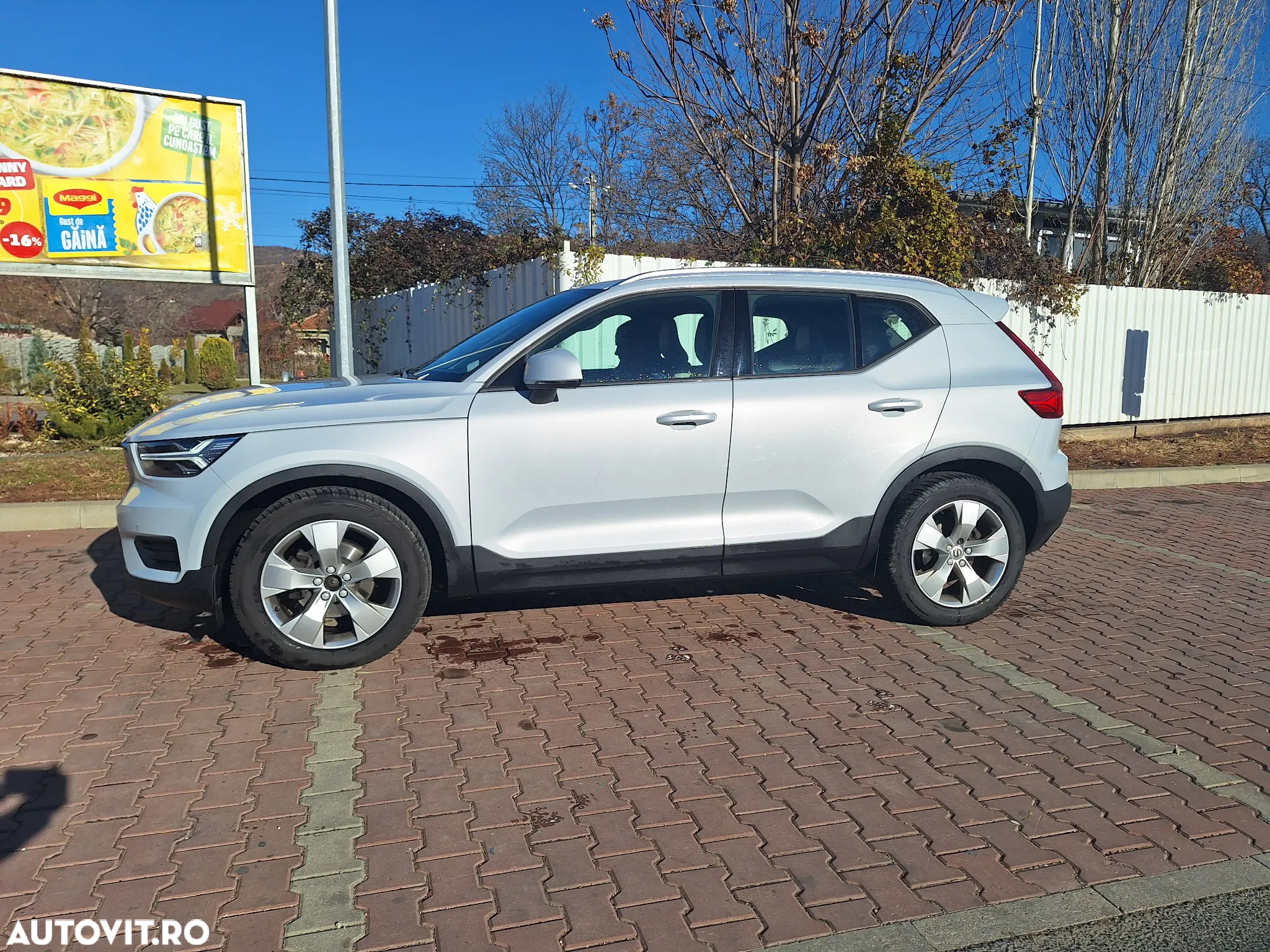 Volvo XC 40 D3 Geartronic Momentum Pro - 4