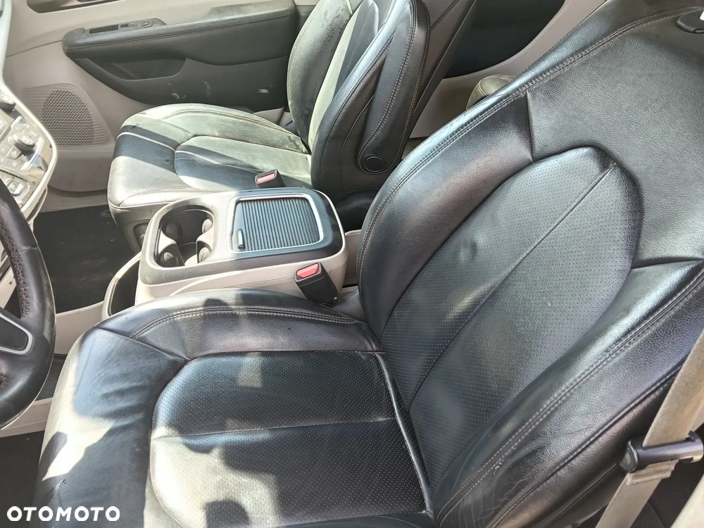 Chrysler Pacifica - 8