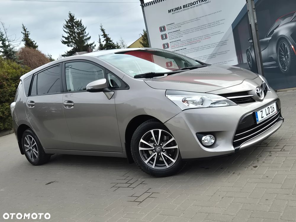 Toyota Verso 1.6 D-4D Prestige - 16