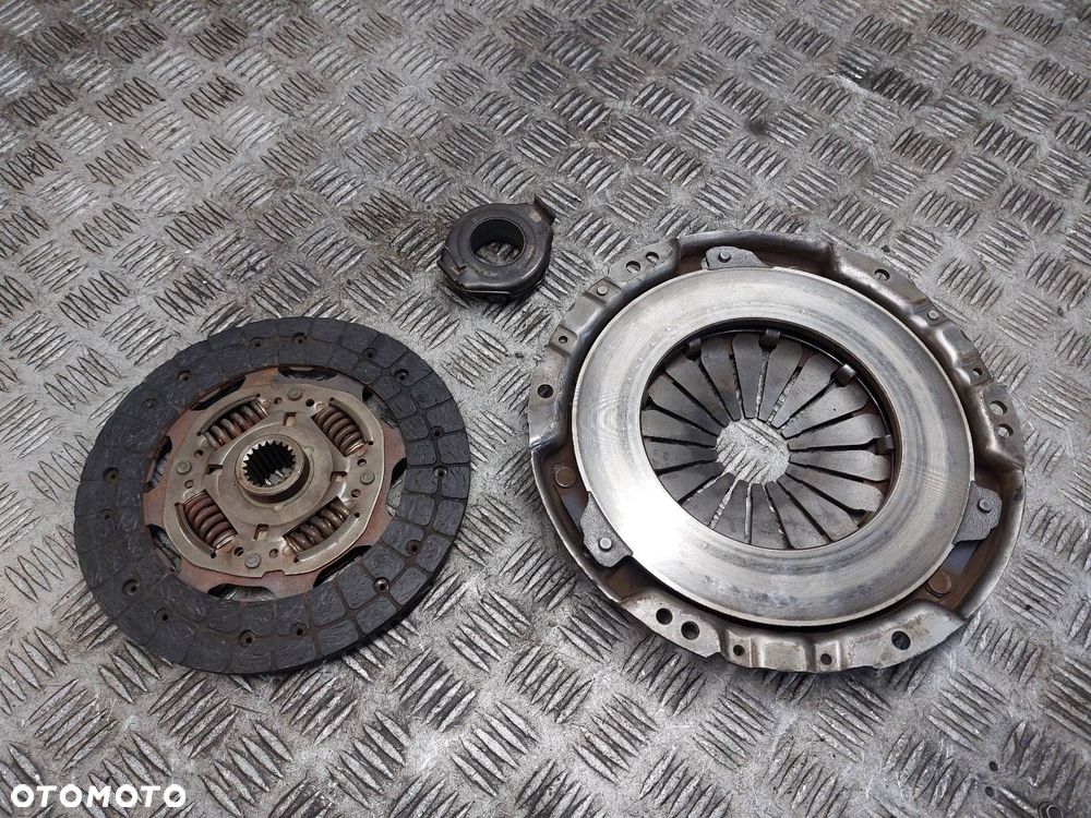 SPRZĘGŁO TARCZA + DOCISK + ŁOŻYSKO OPOROWE TOYOTA AVENSIS T25 2.0 16V - 7