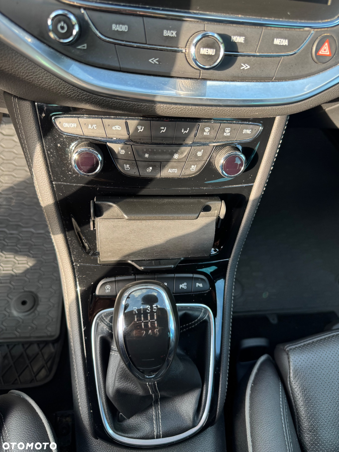 Opel Astra V 1.4 T Elite S&S - 11