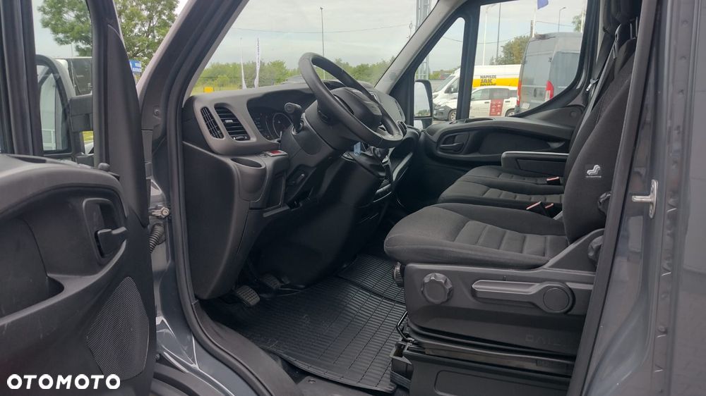 Iveco Daily 35S18 furgon izotermiczny izoterma agregat - 11