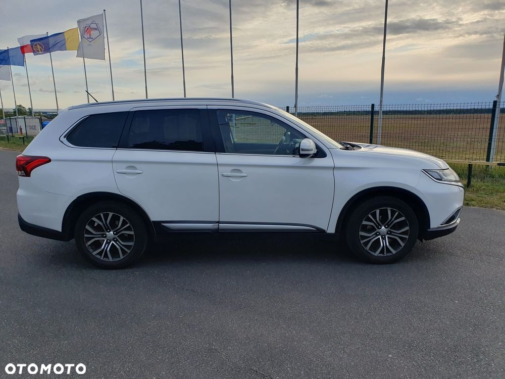 Mitsubishi Outlander 2.2 DID Intense + 4WD - 7