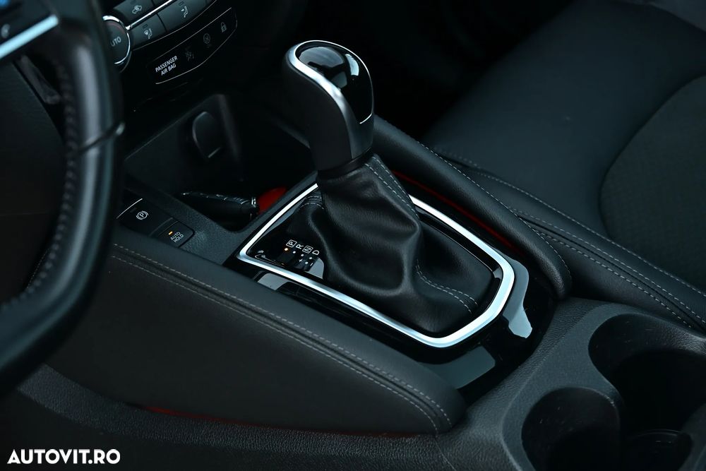 Nissan Qashqai 1.7 dCi Xtronic ALL-MODE 4x4i TEKNA+ - 11