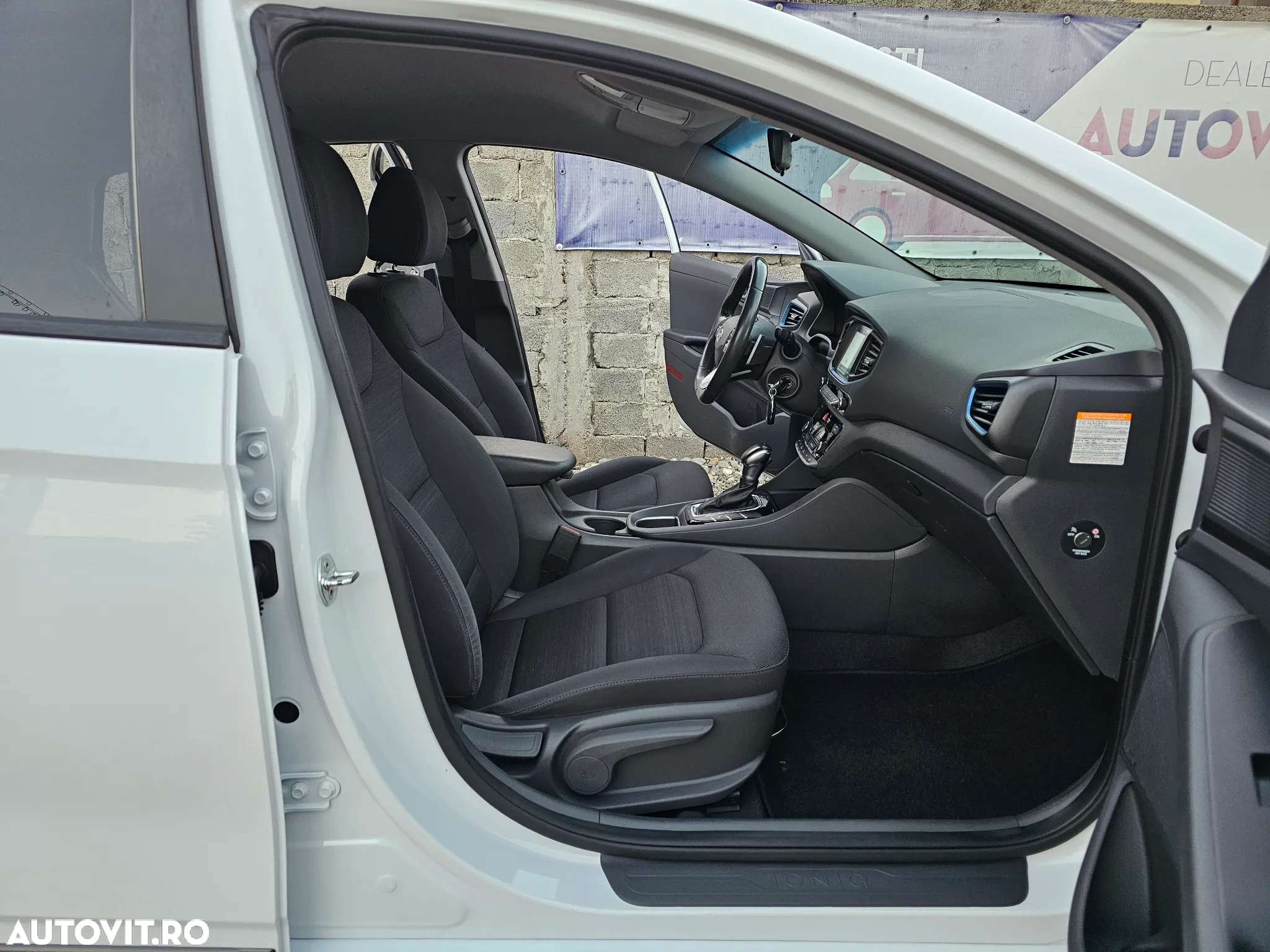 Hyundai IONIQ - 28