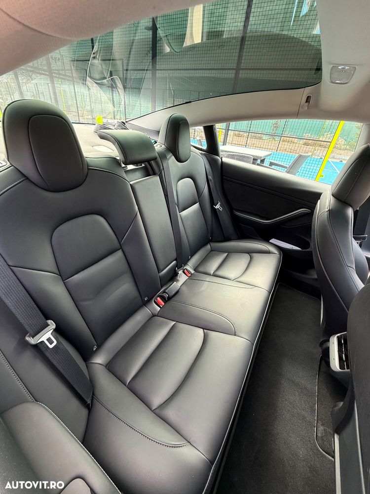 Tesla Model 3 - 4