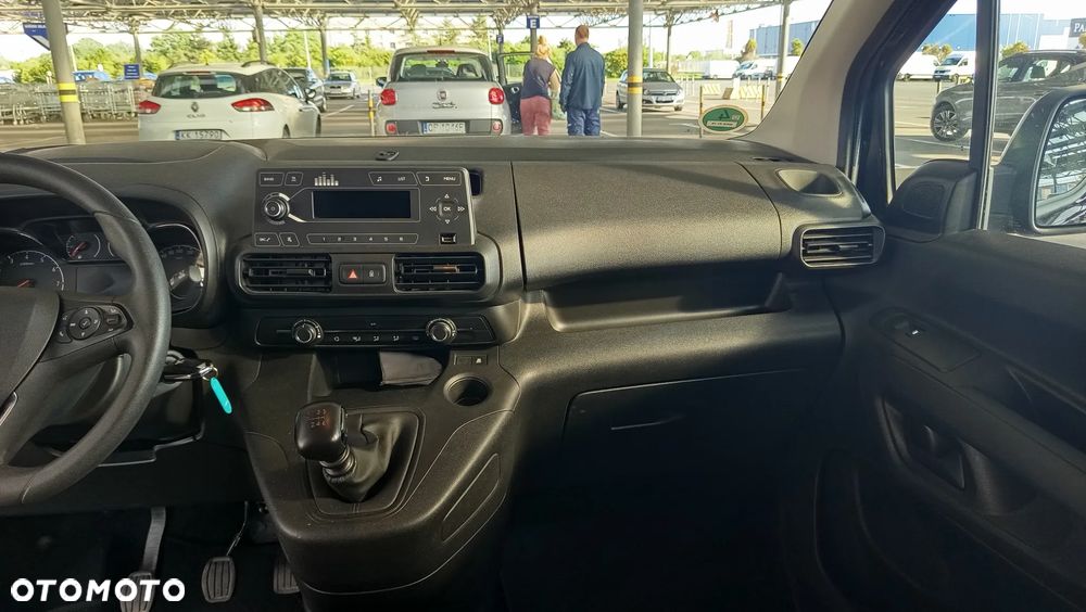 Opel Combo XL 1.2 Turbo Essentia S&S - 22