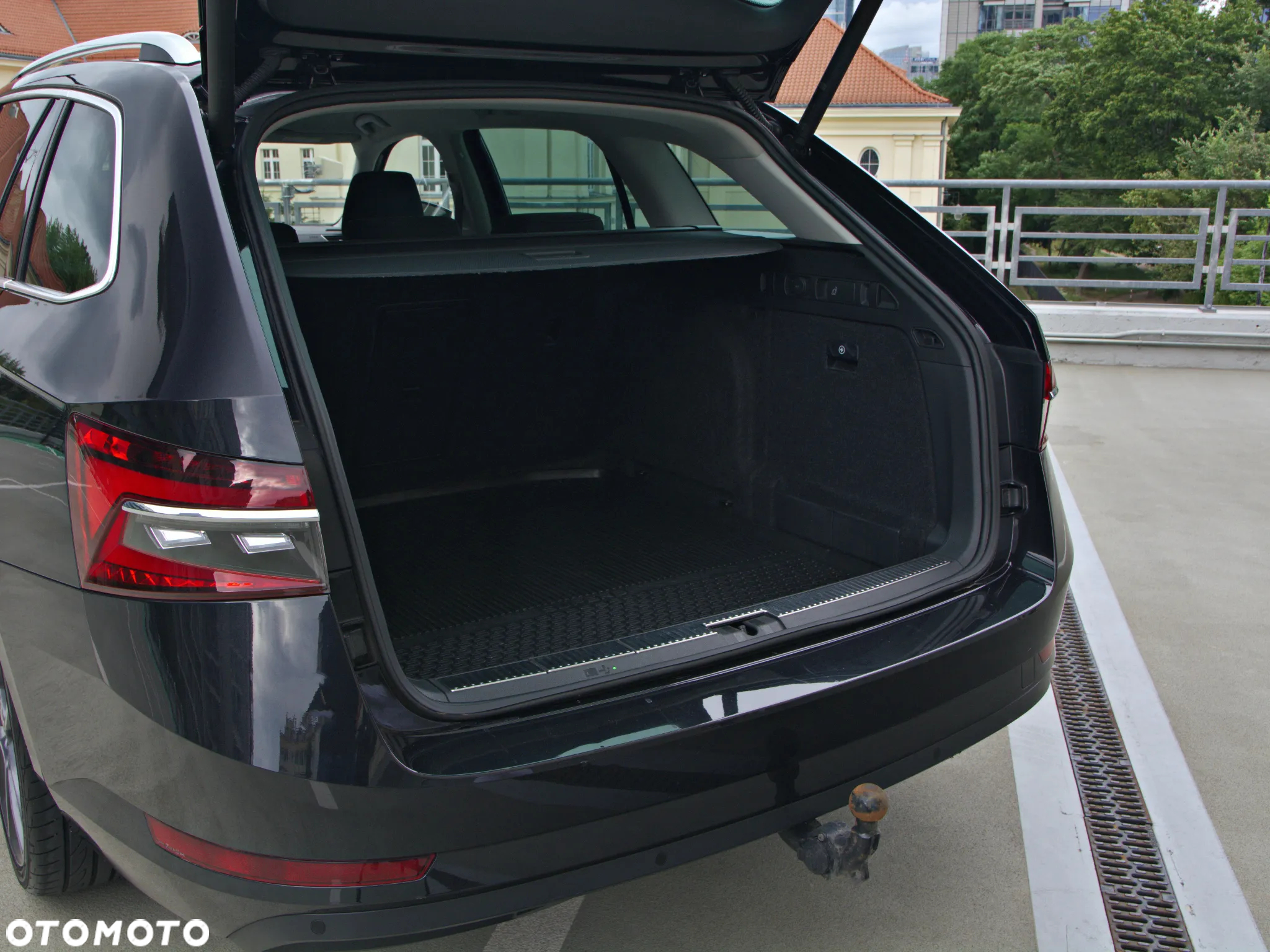 Skoda Superb 2.0 TDI SCR 4x4 Ambition DSG - 9