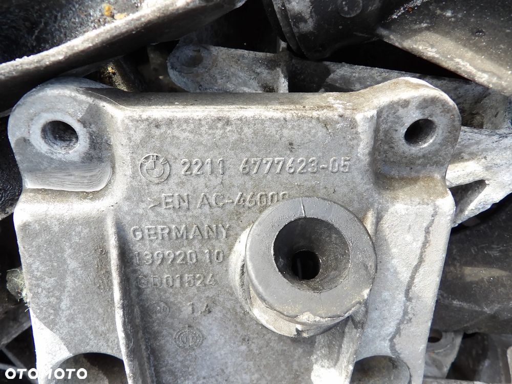 BMW - F10,F11 ,X5 - WSPORNIK , ŁAPA - 6777623 - 1