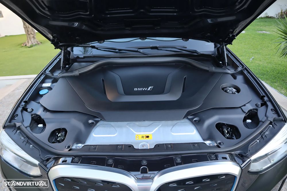 BMW iX3 Inspiring - 12