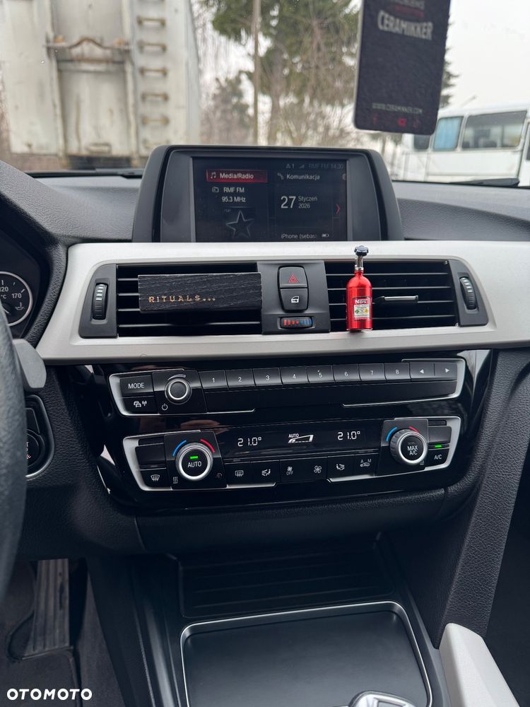 BMW Seria 3 330i xDrive - 6