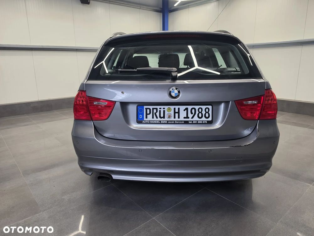 BMW Seria 3 318d DPF - 12