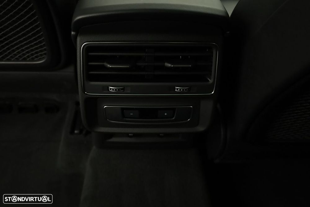 Audi Q8 55 TFSIe quattro Tiptronic - 27