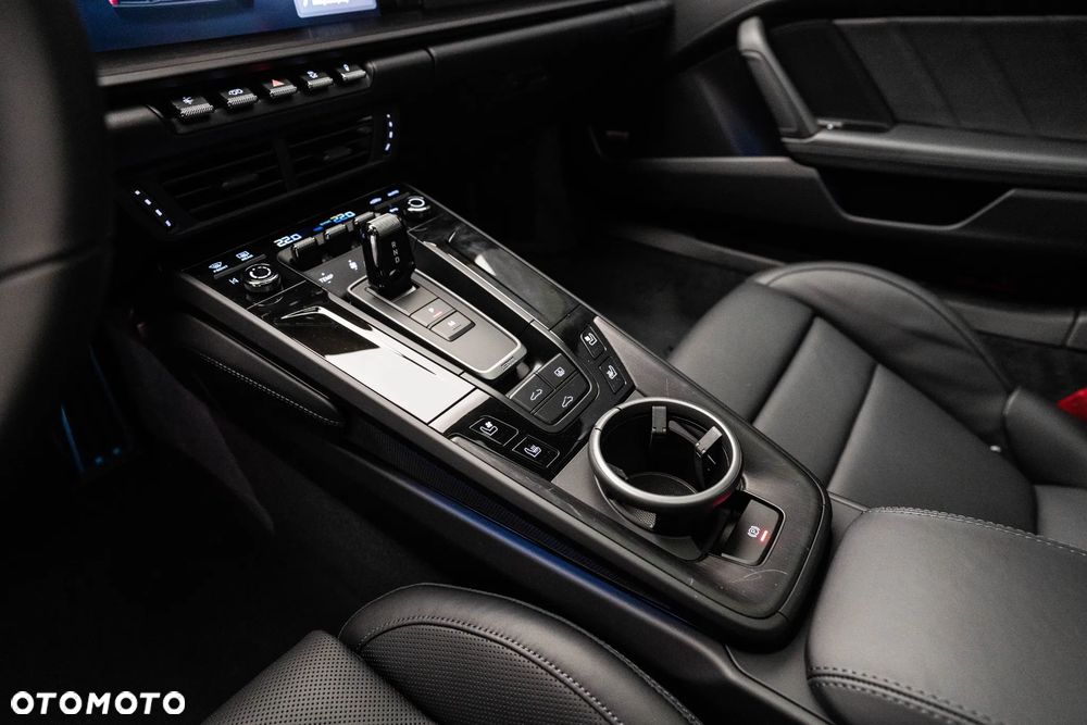 Porsche 911 Carrera T-Hybrid 4 GTS - 25