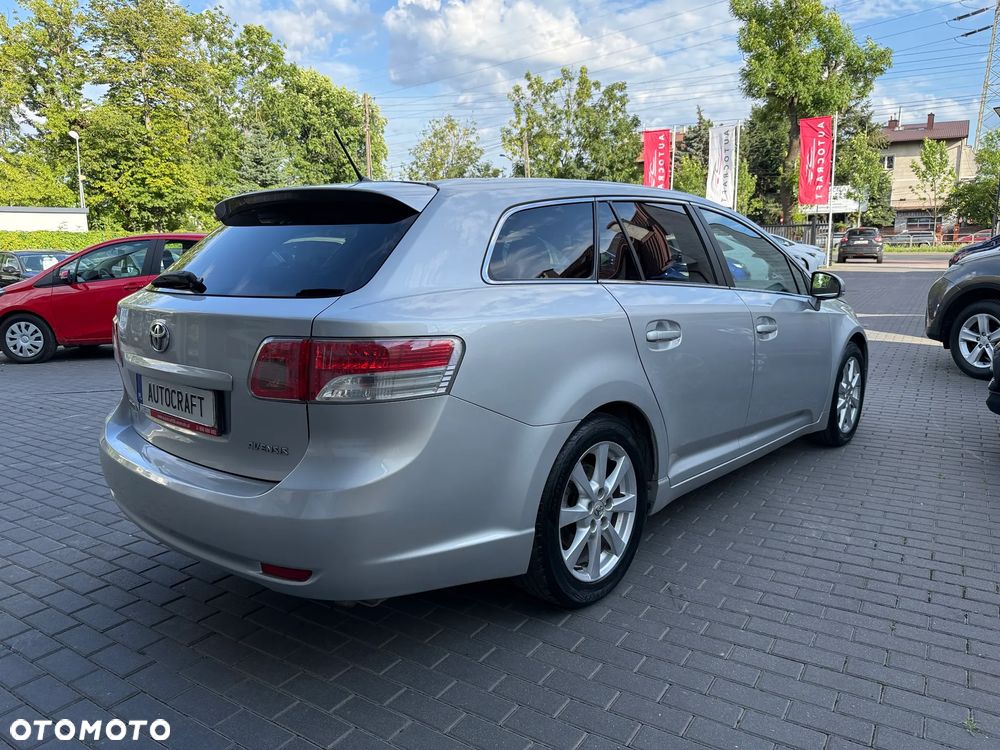 Toyota Avensis 1.8 Sol NAVI - 33