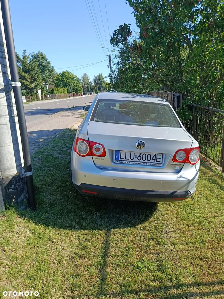 Volkswagen Jetta - 4