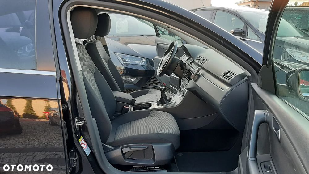Volkswagen Passat 1.6 TDI Comfortline - 17