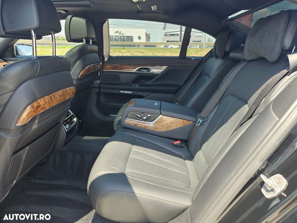 BMW Seria 7 740Li xDrive - 38
