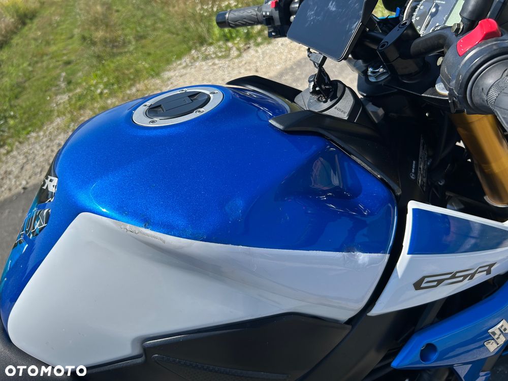 Suzuki GSR - 10