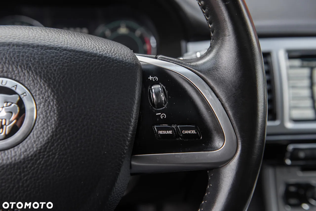Jaguar XF 2.2 D Luxury - 22