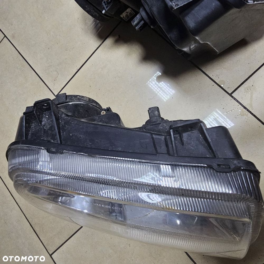 Lampa przednia  / Lampy przednie / przód prawa lewa / Chrysler 300 C - 9