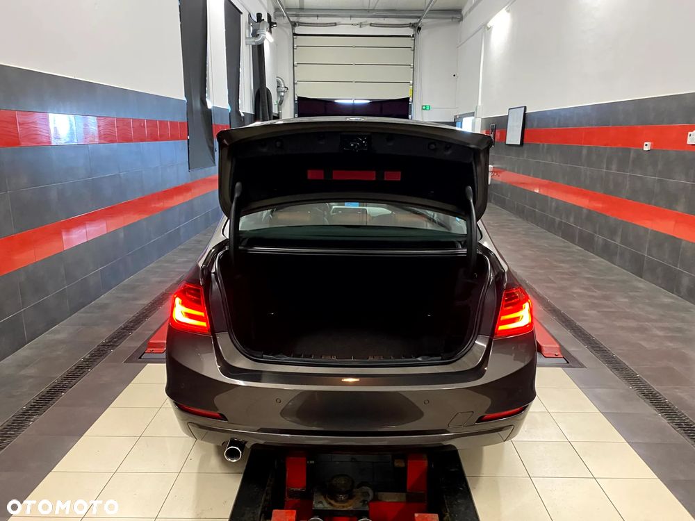 BMW Seria 3 316d Sport Line - 12