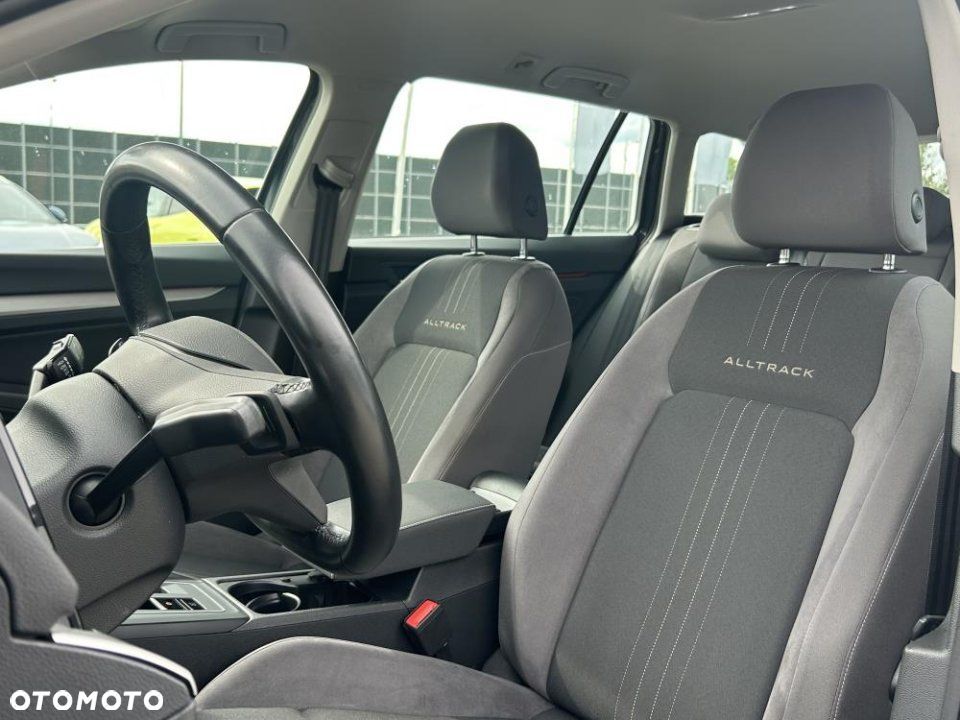 Volkswagen Golf - 10