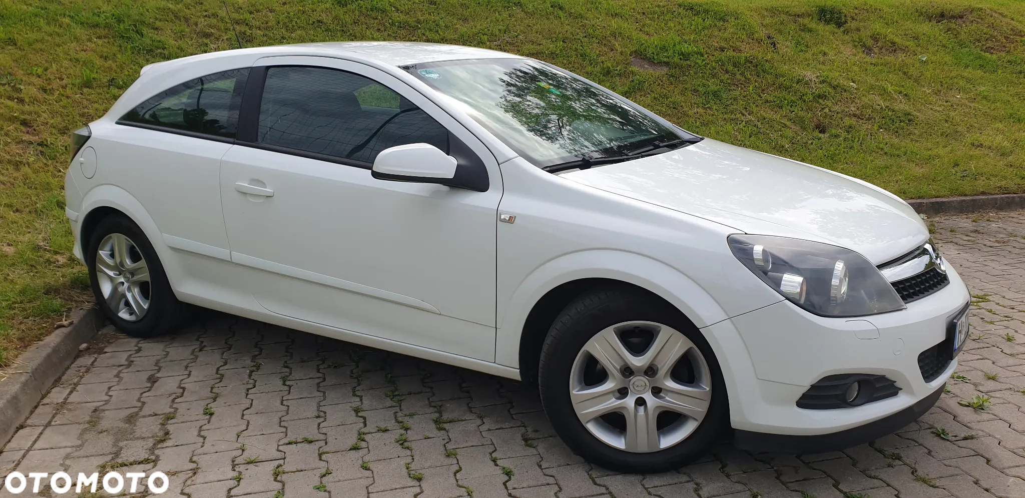 Opel Astra GTC 1.6 Cosmo - 6
