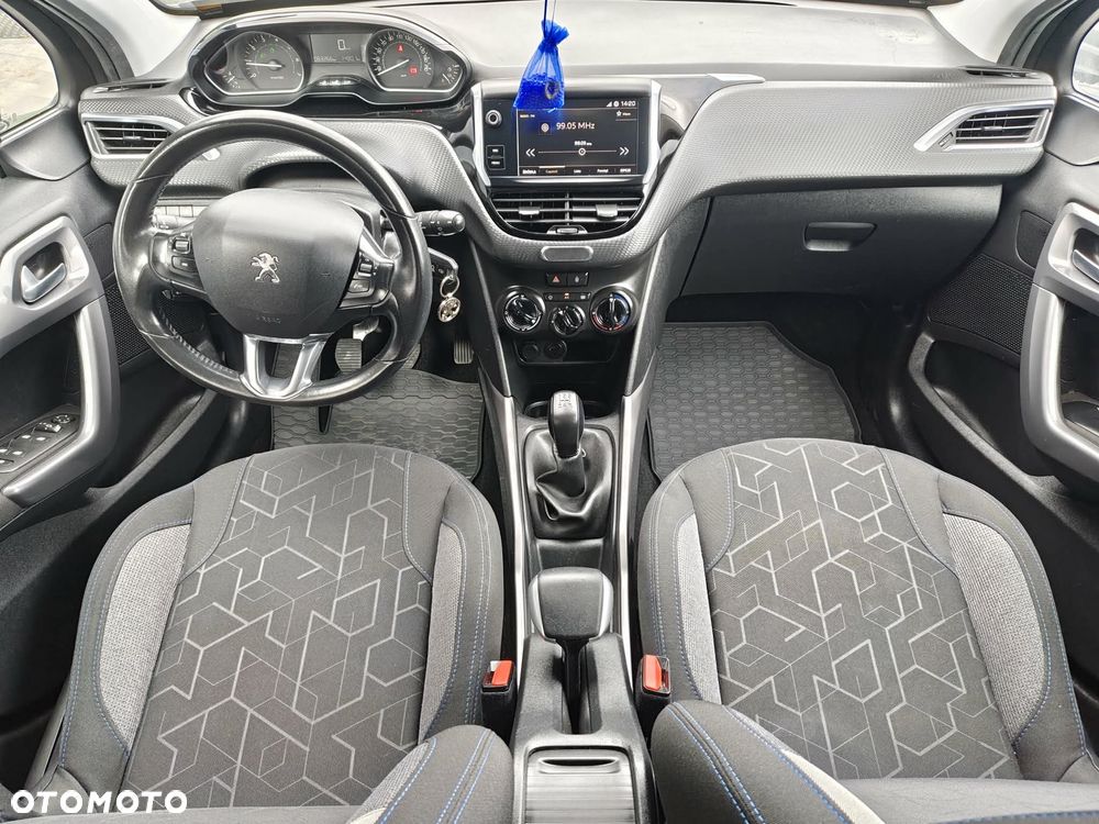 Peugeot 2008 1.2 Pure Tech Style S&S - 16
