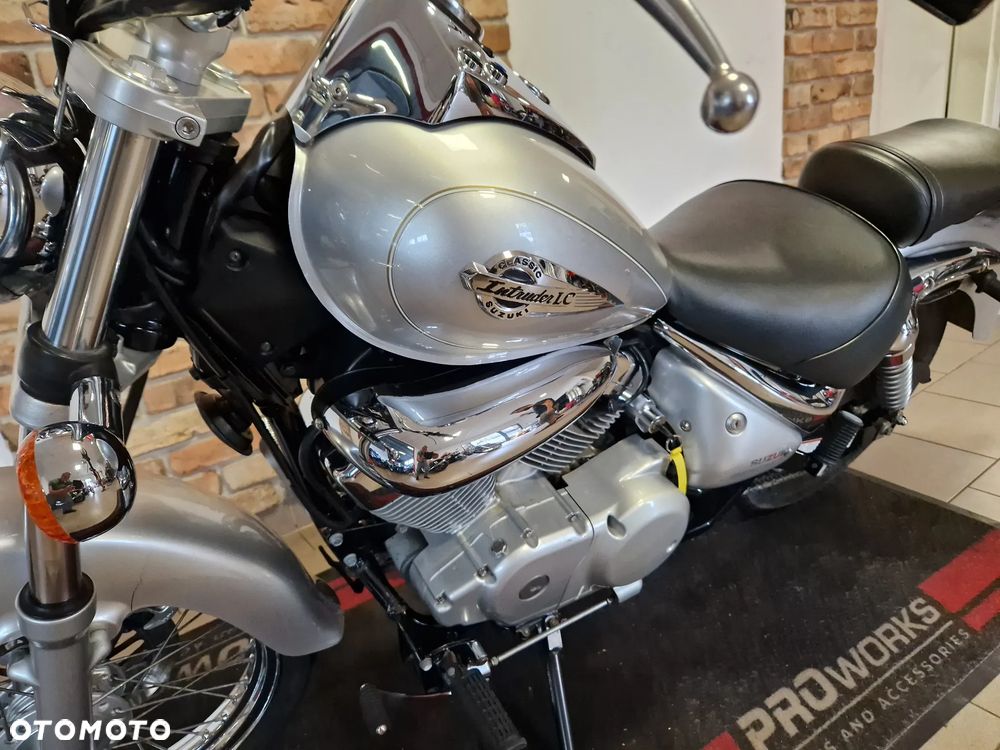 Suzuki Intruder - 16