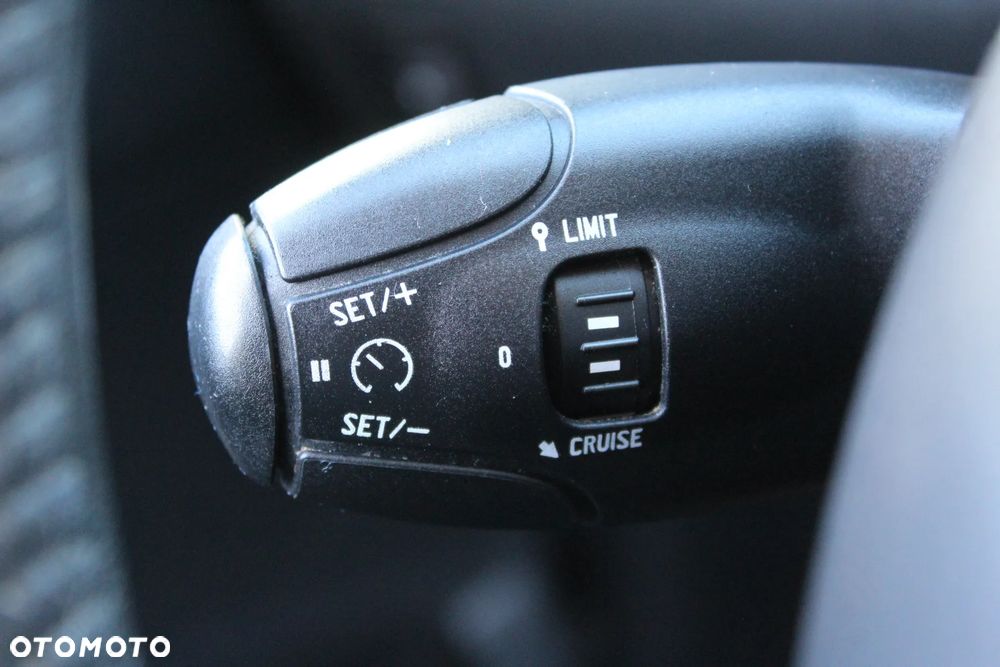 Peugeot 2008 1.6 BlueHDi Style S&S - 21